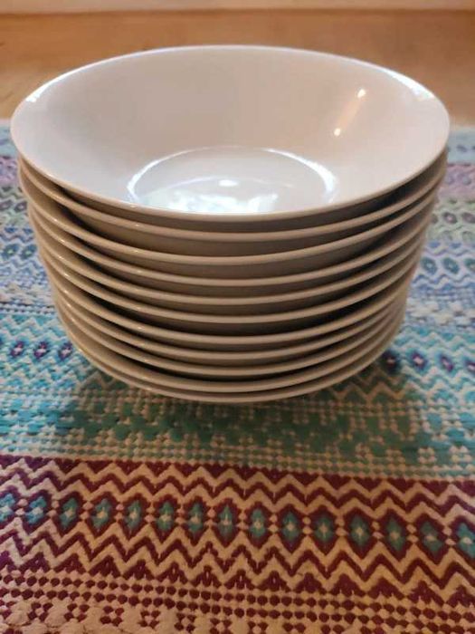 Conjunto pratos e tigelas