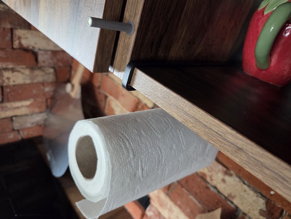 Uchwyt wieszak na ręczniki papierowe