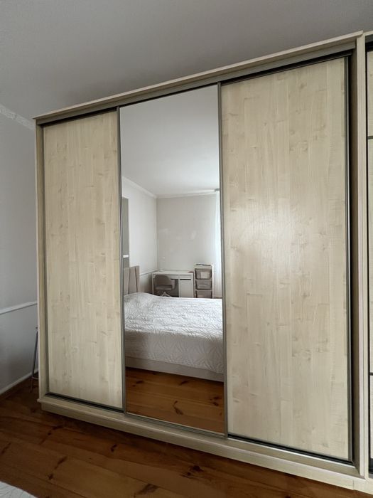 Шафа купе трьохдверна