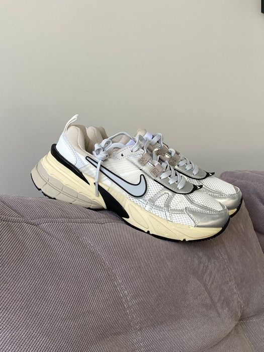 Nike Runtekk V2K White Silver трендові жіночі кросівки найк рантек