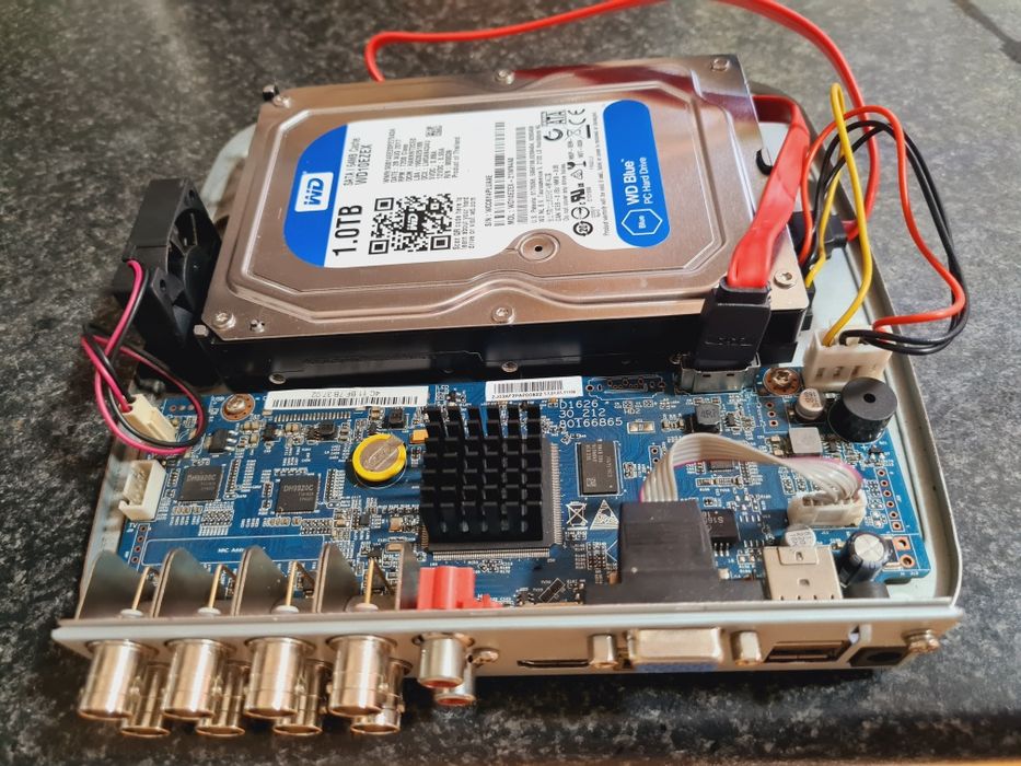 DVR dahua híbrido de 8 canais com disco de 1TB