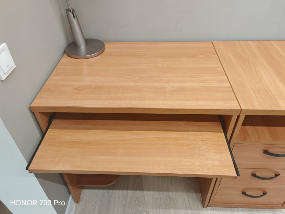 Стіл письмовий комп'ютерний