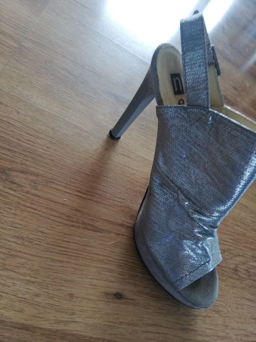 Szpilki srebrne r. 38 zabudowane