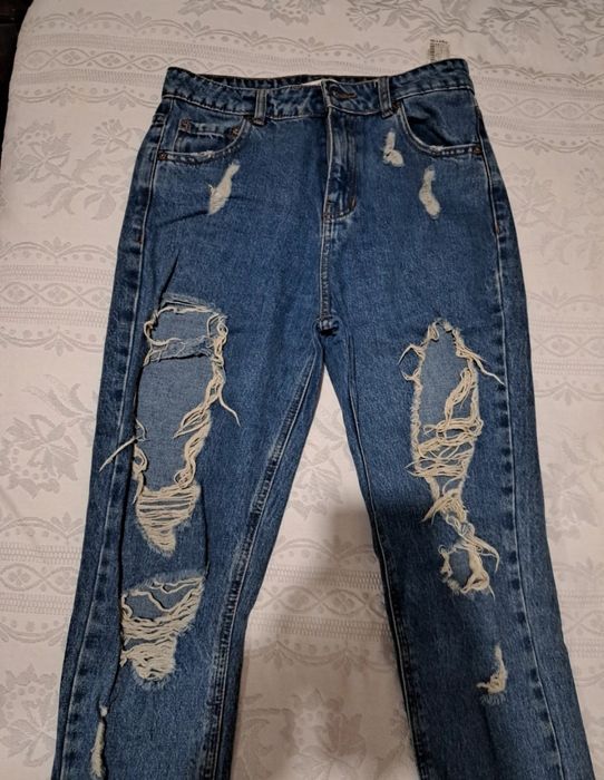 Calças de ganga mom fit com rasgões