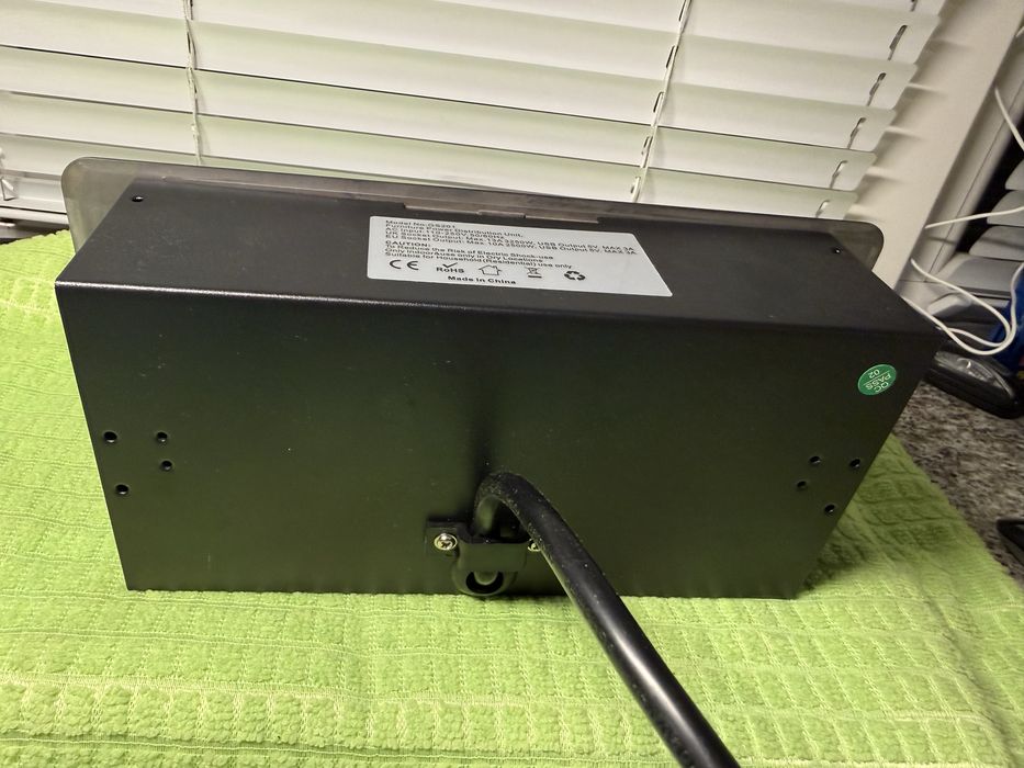 Розеточный блок в столешницу Type-S и USB
