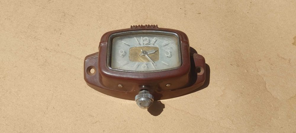Часы автомобильные