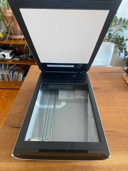 Scanner Epson 9000F467943753515673601