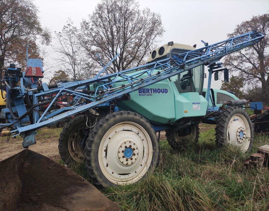 Berthoud Boxer 3000 30m GPS Wypinanie Sekcji Opryskiwacz Samojezdny