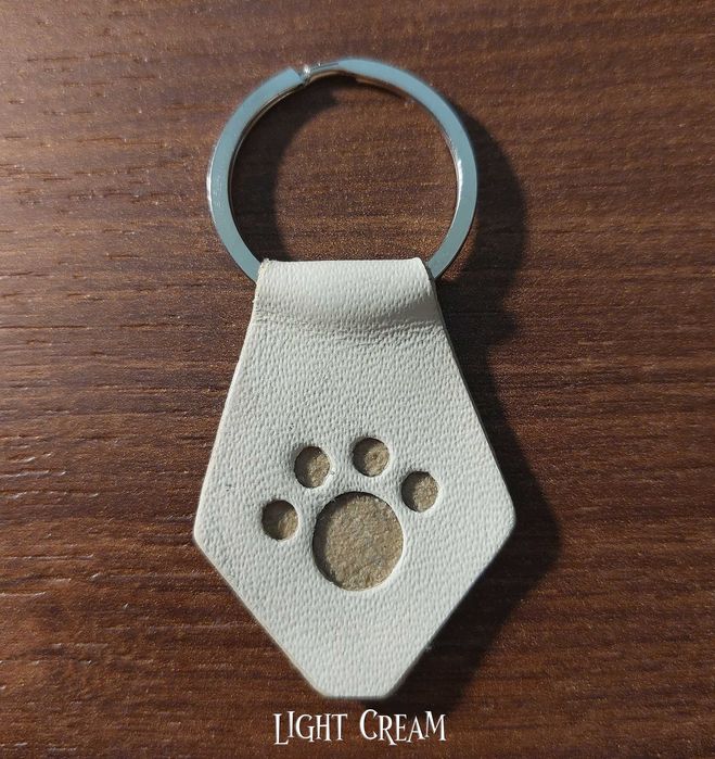 Quki - Skórzany brelok "O-Paws" handmade, psia łapa - Light Grey