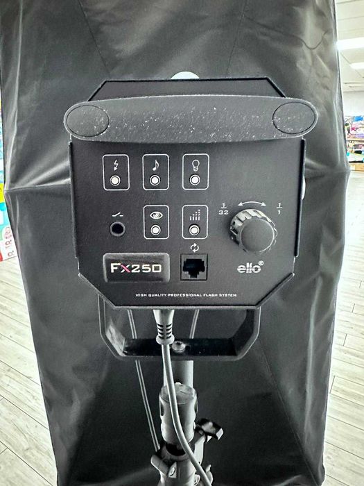 Lampa błyskowa elfo fx250