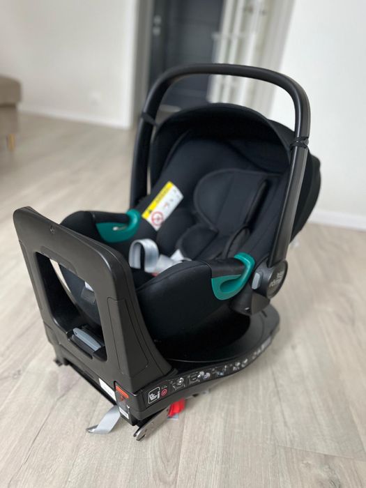 Fotelik z bazą obrotową Britax Romer Baby-Safe 3 i-Size