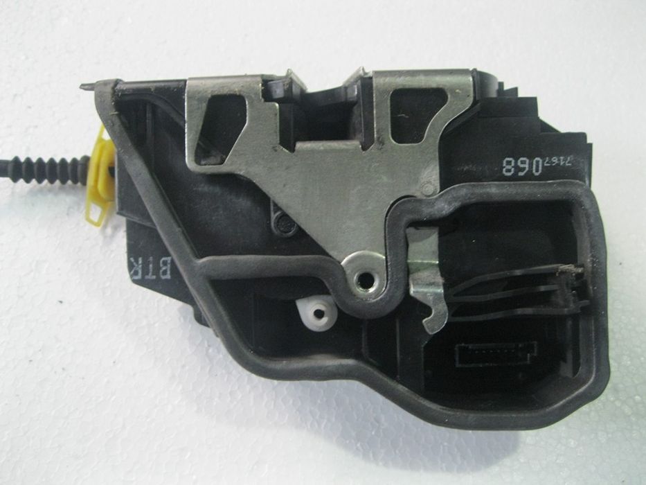 Zamek prawe przednie drzwi BMW X3 X-3 E83 E-83