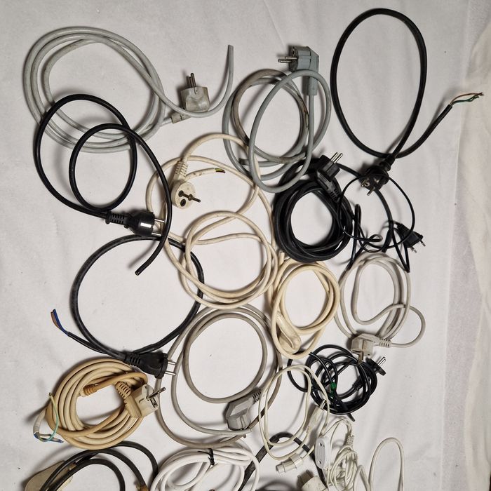 Przewód kabel że wtyczka z uziemieniem i bez