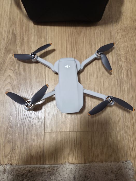Dron DJI Mini 2 SE Fly More Combo