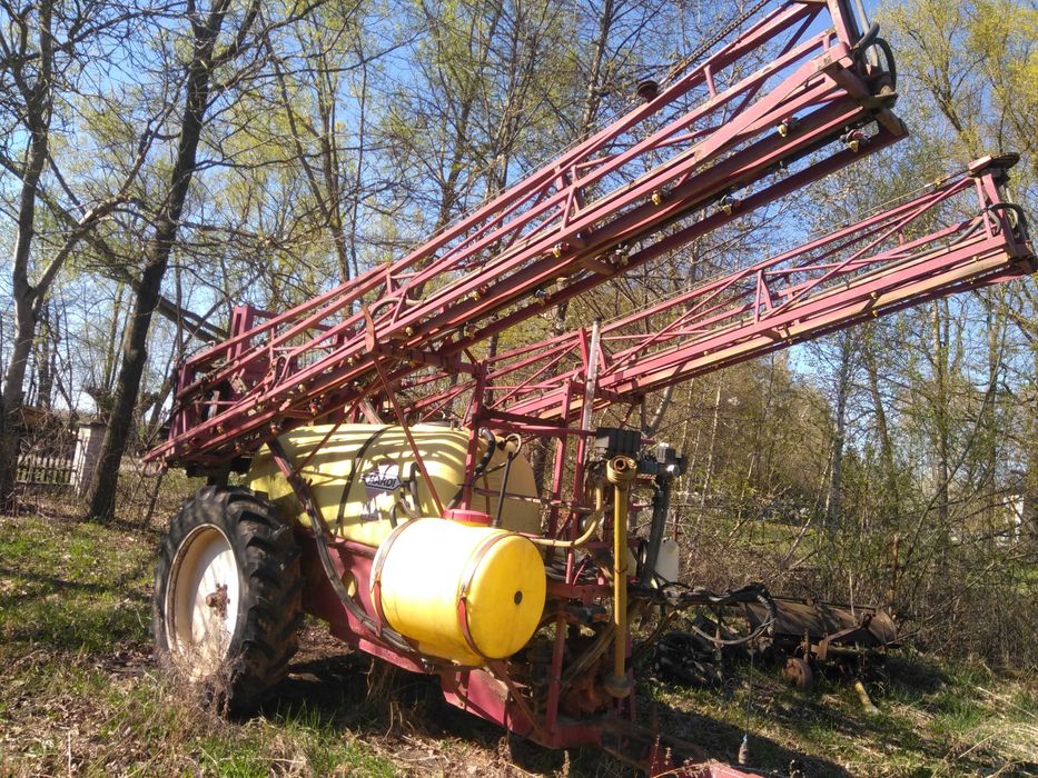 Opryskiwacz Hardi 2400 litrów, 24 lance ciągany berthoud evrard