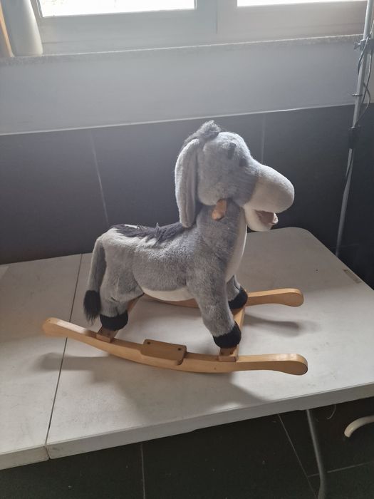 Boneco para  criança  baloiçar