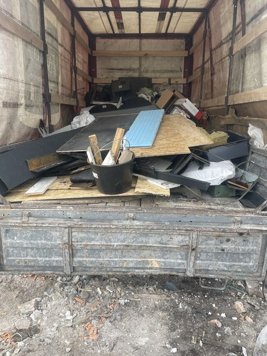 Вивіз гілок, будівельного сміття та непотрібних речей