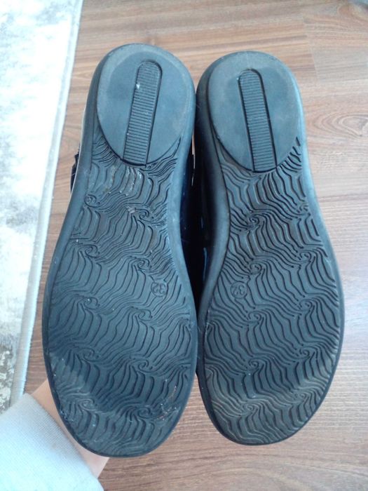 дитячі лаковані туфлі для дівчинки