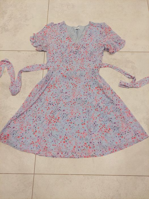 Letnia sukienka mini w kwiaty CUBUS