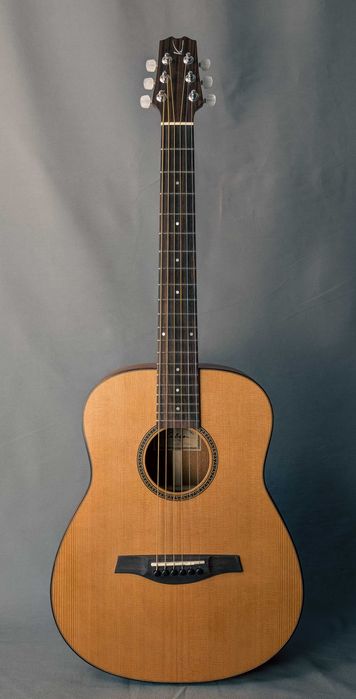 MINI — głos większy niż gitara.