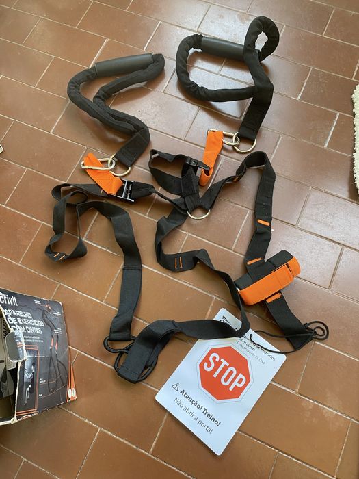 Aparelho de exercícios com cintas