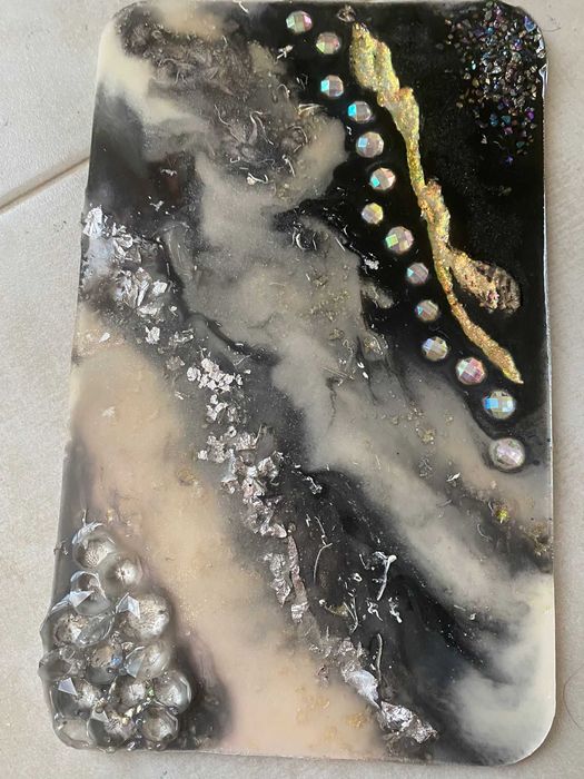 Arte resina abstrata em preto, prata e branco com folha de ouro por NC