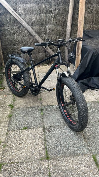 Bicicleta elétrica, se encontra em bom estado, alguns arranjos a fazer, sem bateria.
