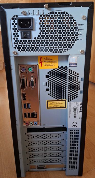 Komputer i7-8700 6 rdzeni / 12 wątków / 8 GB RAM / NVMe 256 GB