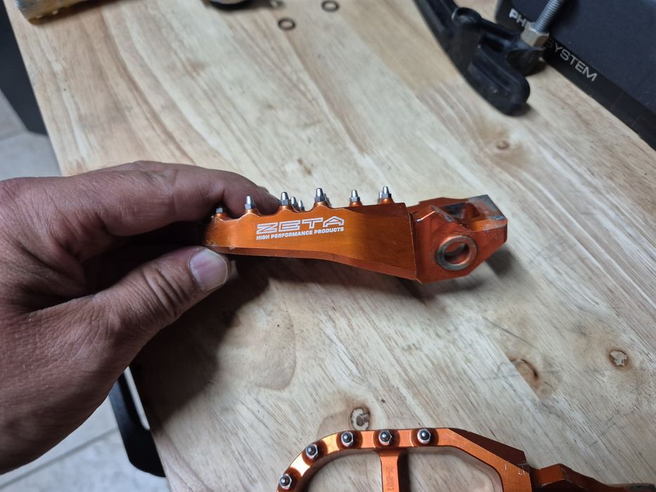 Poisa pés Zeta KTM