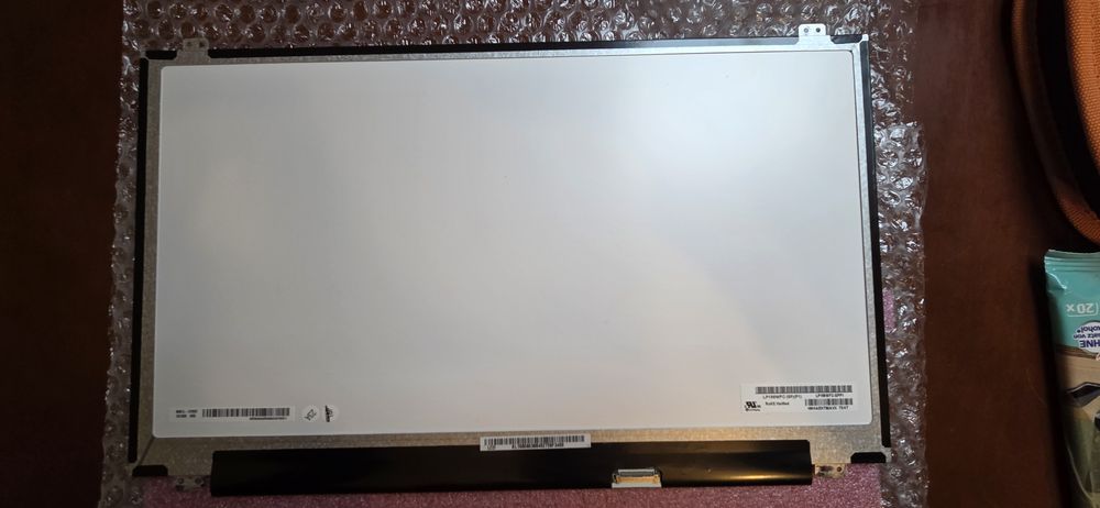 Matryca LCD 15.6 cala  SPRAWNA z defektem