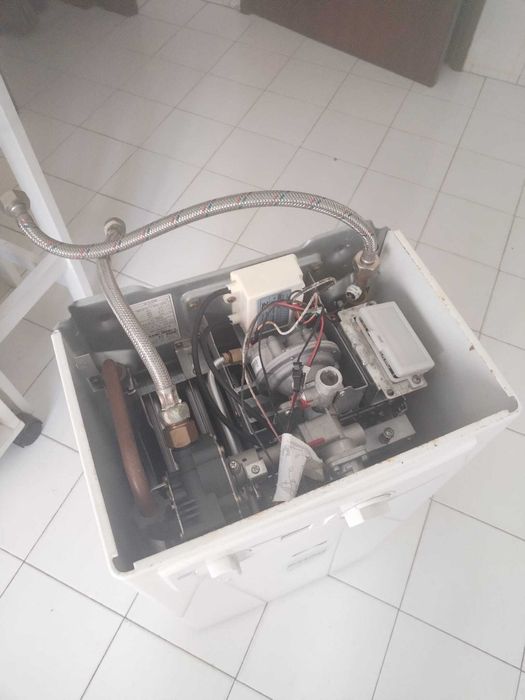 Esquentador Delta 11 Litros em bom estado e a funcionar