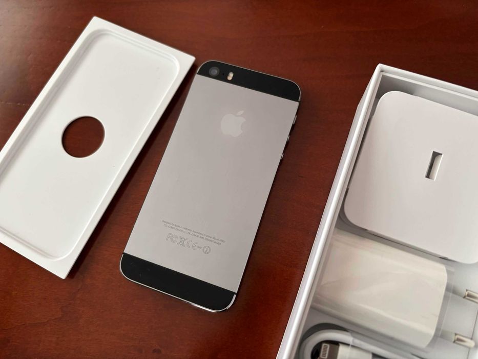 iPhone 5S Como NOVO na Caixa Bateria NOVA