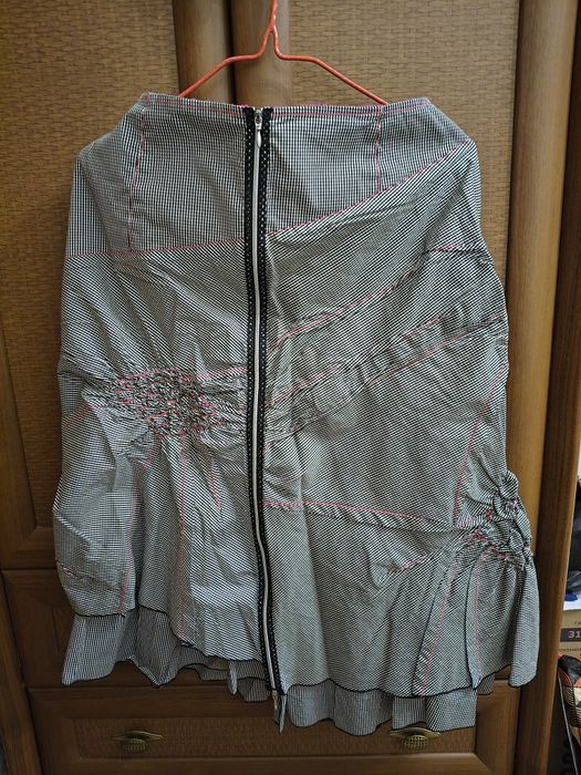 Спідниця чорно-білого кольору 50-52 р