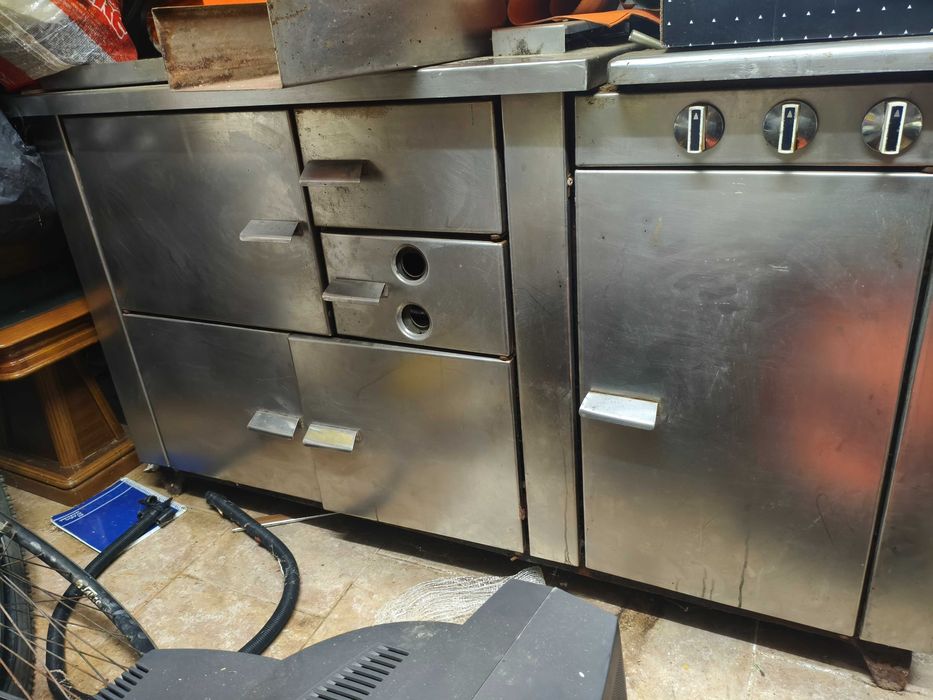 Fogão de 3 bocas a gaz e a lenha em bom estado