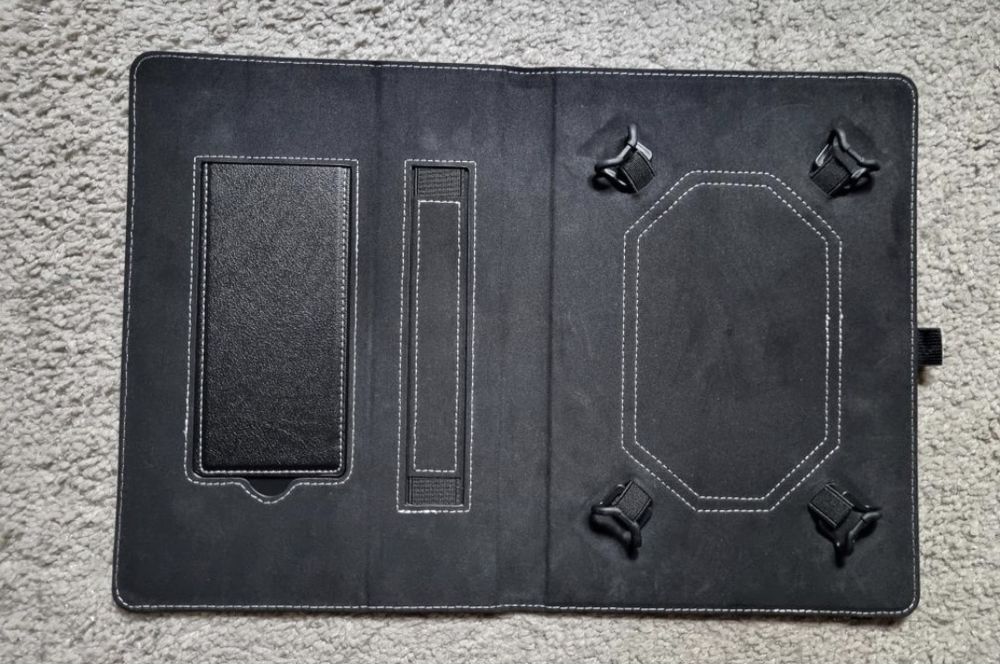 Uniwersalne etui książkowe na tablet lub czytnik e-booków