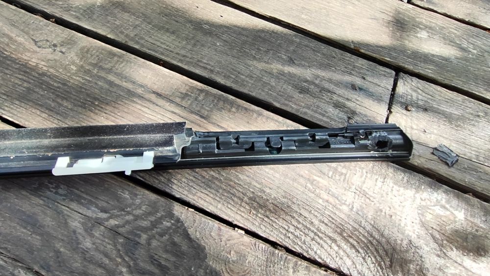 Mazda CX7 молдінг задній правий (Mazda cx-7 задний правый молдинг)