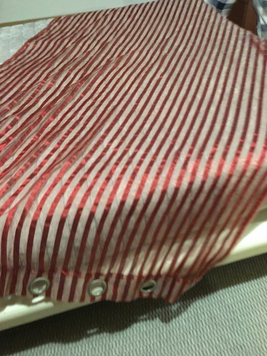 Novo preço! 3 Cortinados listas vermelho e cinzento claro translúcido