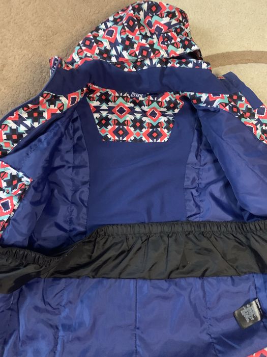 Яскрава демісезонна/лижна куртка на дівчинку 146-152р