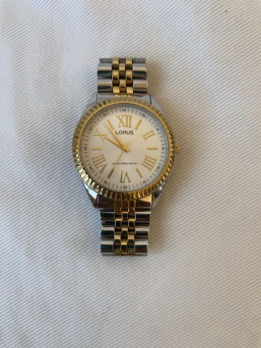 Relógio Lorus prateado e dourado de senhora 40mm