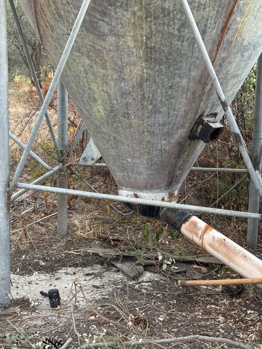 Silo de ração metálico galvanizado ~7,5 ton – Gravidade
