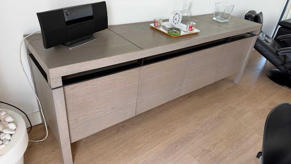 Vendo mesa de sala e aparador