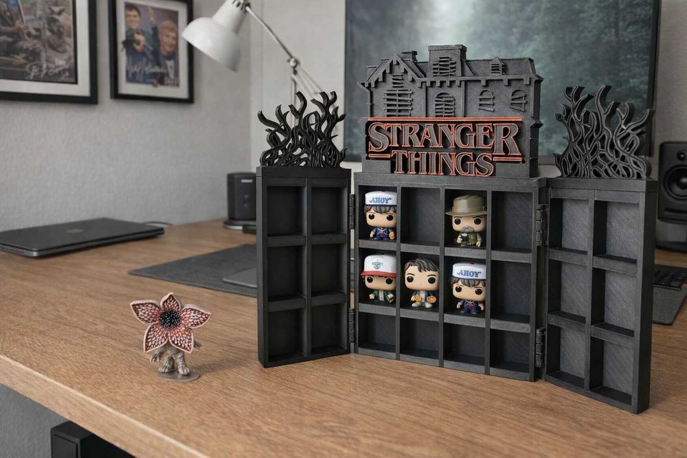 Stranger Things: Eskpozytor/  Regał „Dom Creela” & Demogorgon