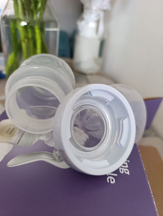 Ручний молоковідсмоктувач з пляшечкою AVENT (SCF430/10)

3