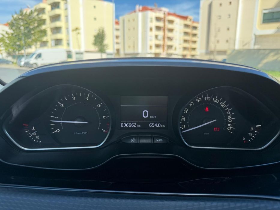 PEUGEOT 208 1.2 ALLURE (2018)