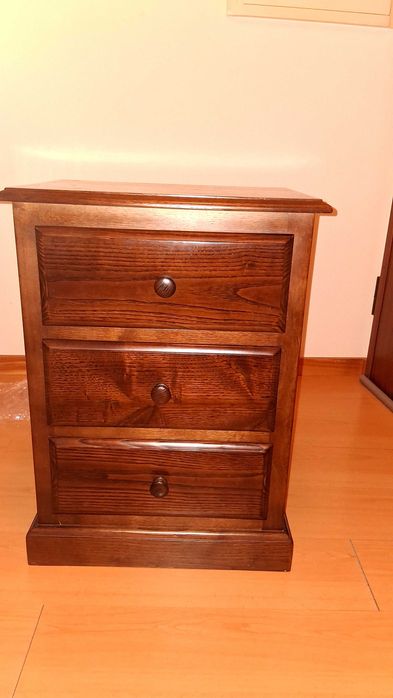 Duas Mesas de Cabeceira