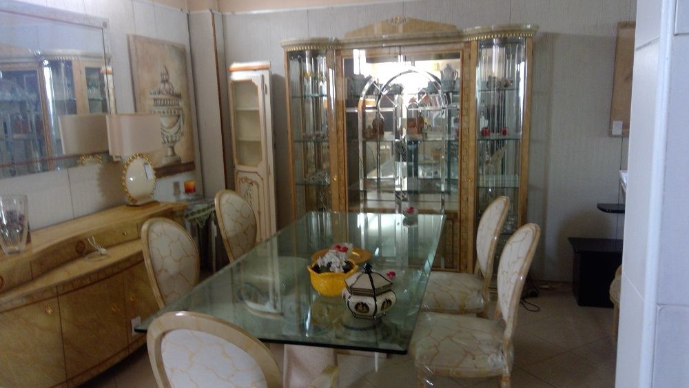 Móvel de sala vitina, aparador Italiano Novo