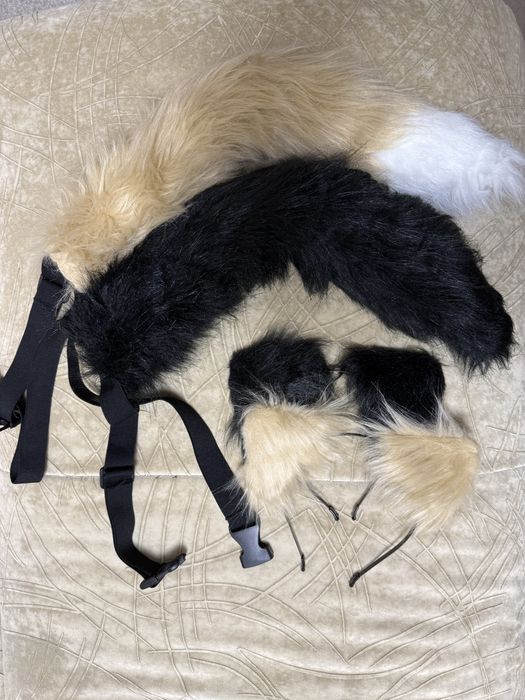 Хвіст та вуха чорний/пісочний колір