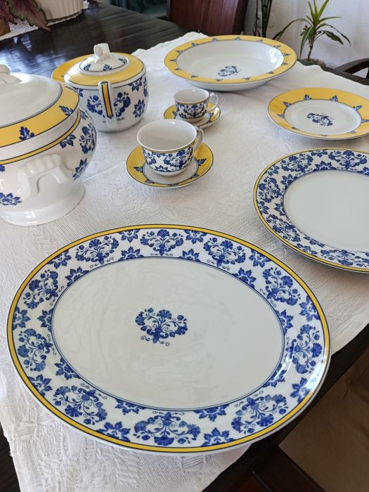 Serviço Vista Alegre Castelo Branco, jantar, chá e café, 117 peças