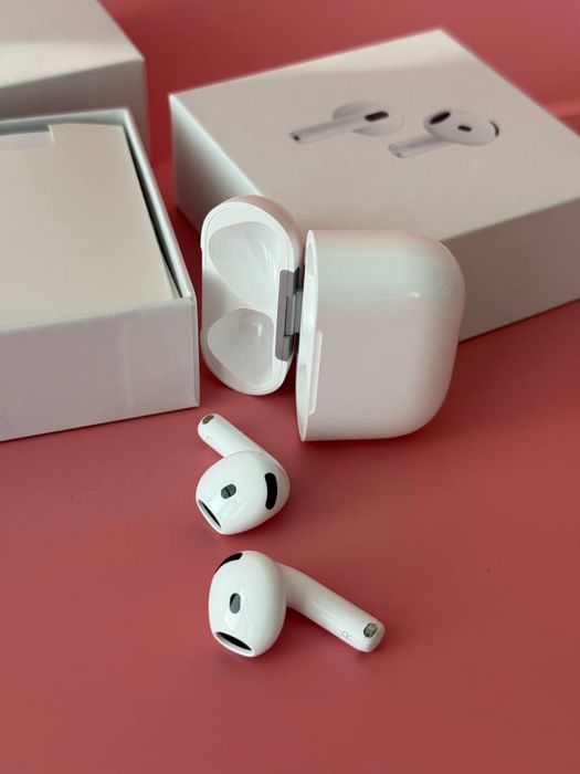 Нові навушники AirPods 4
