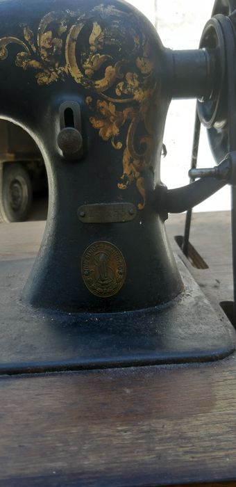 Máquina de costura singer antiga